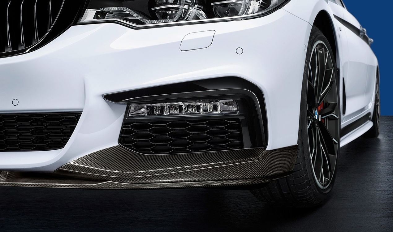 Комплект накладок переднего бампера M Performance карбоновых для BMW 5-й серии G30/G31 M550i xDrive и M550d xDrive, оригинал — фото 1