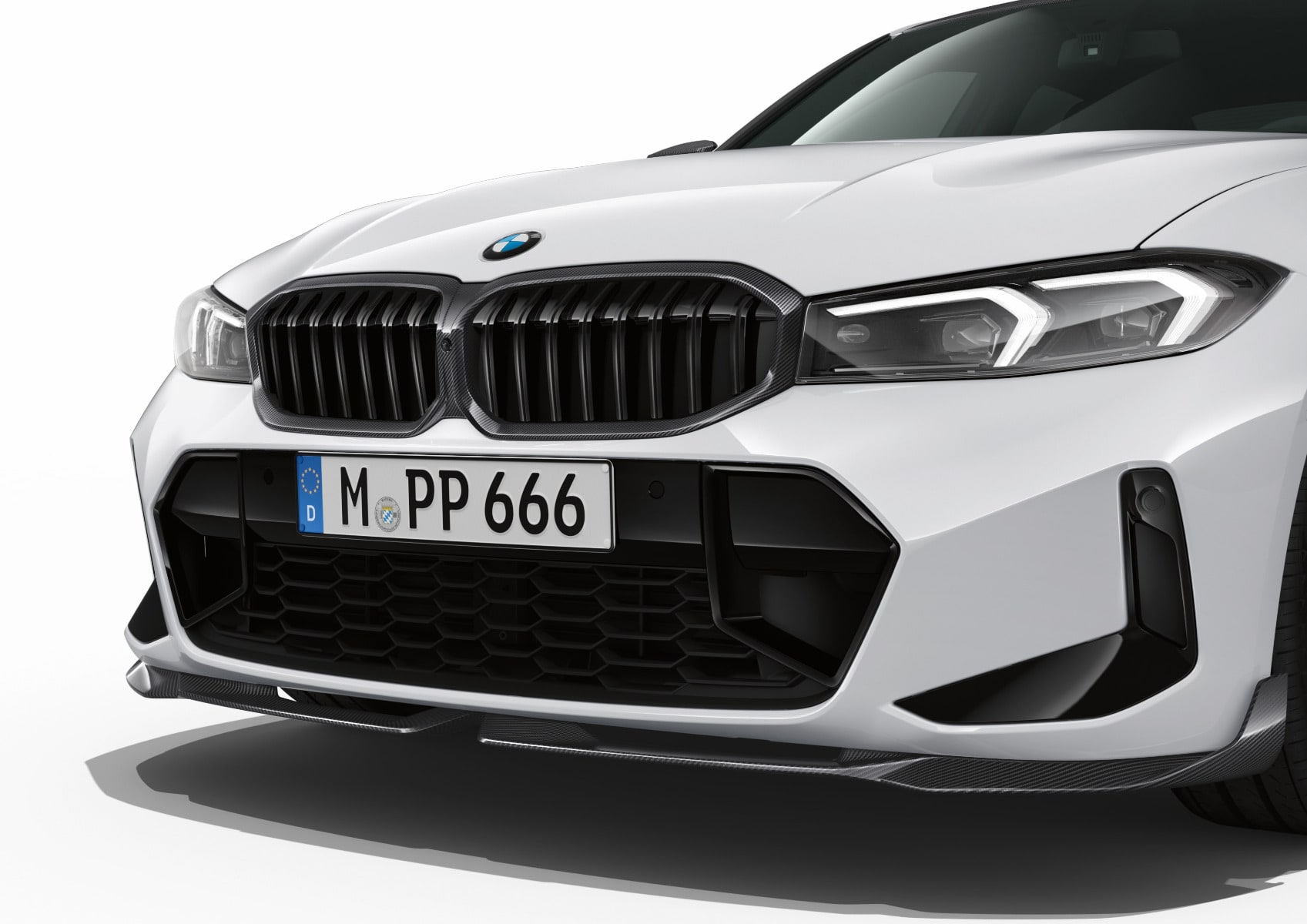 Накладка переднего бампера M Performance карбоновая, левая, для BMW 3-й серии G20 LCI, оригинал — фото 1