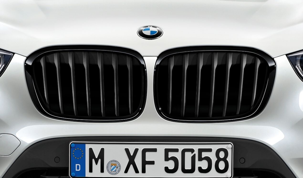 Решётка радиатора M Performance правая для BMW X1 F48, оригинал — фото 1