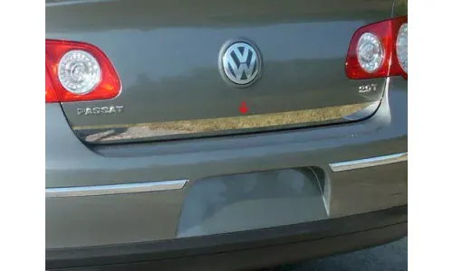 Накладка из нержавеющей стали на низ двери багажника для VOLKSWAGEN PASSAT 06-10 — фото 1