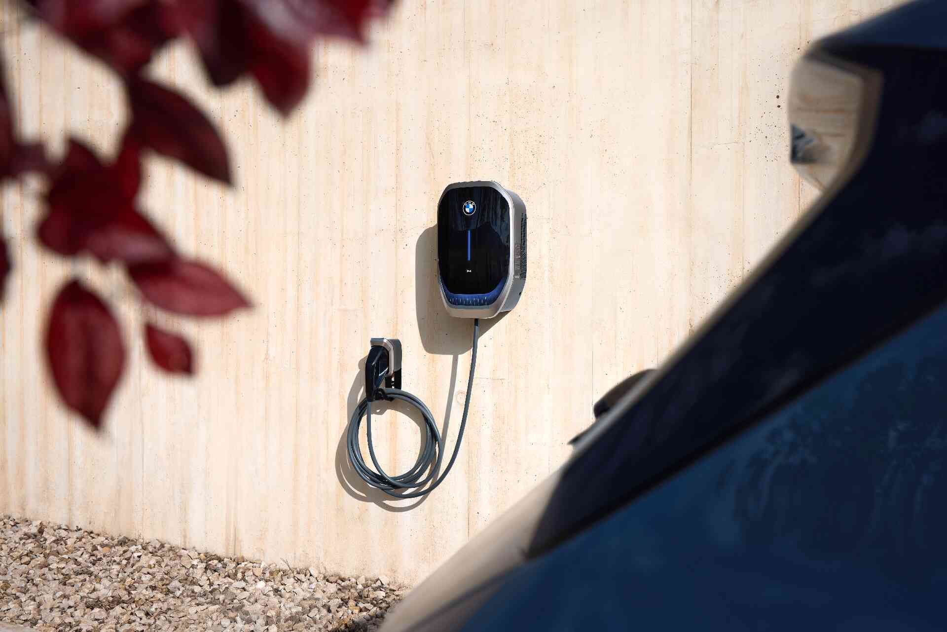 Настенная зарядная станция Wallbox Professional 11 кВт с V2H/V2G, оригинал — фото 3