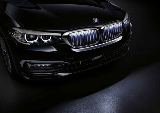 Комплект решёток радиатора M Performance Iconic Glow Luxury с подсветкой для BMW 5-серии G30/G31/G38, оригинал — фото 1