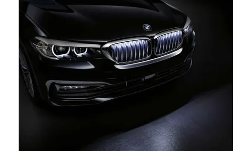 Комплект решёток радиатора M Performance Iconic Glow Luxury с подсветкой для BMW 5-серии G30/G31/G38, оригинал — фото 1