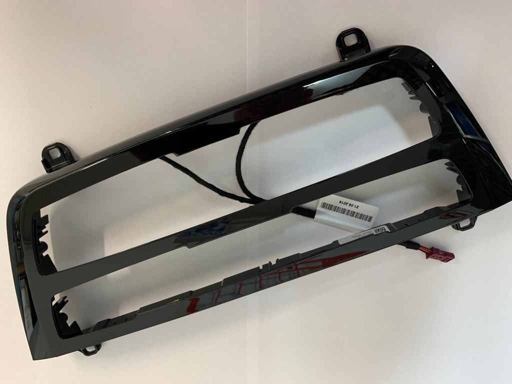 Рамка блока климат-контроля для BMW 3-й и 4-й серий F3x LCI, M3 F80 и M4 F82/F83, оригинал — фото 1