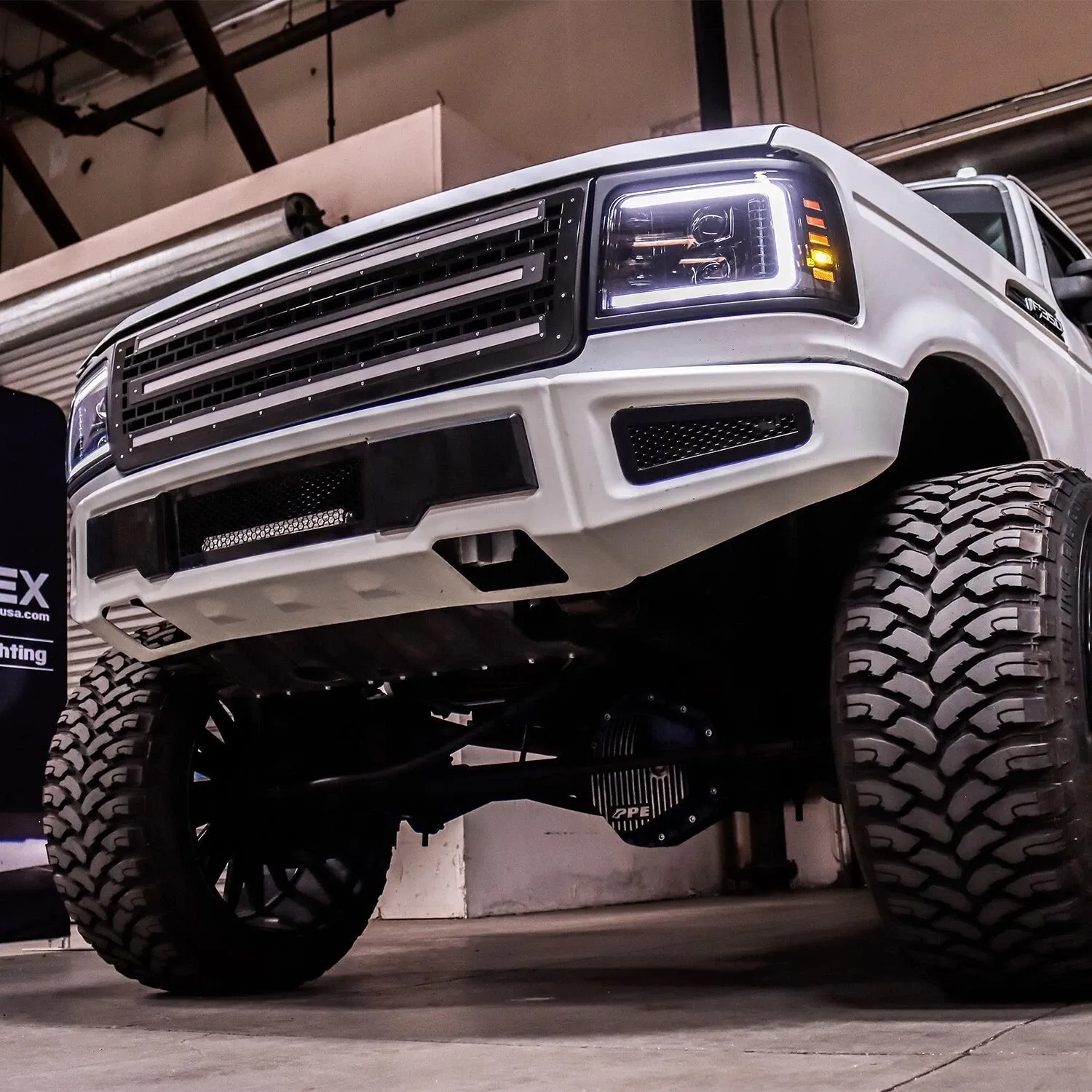 Фары галогеновые Black Pro Series для Ford F-150/250 Bronco 1992–1996, AlphaRex — фото 5
