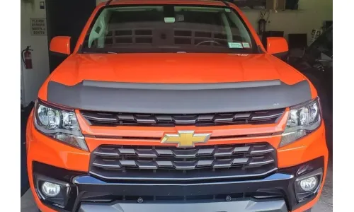 Защита капота AVS Aeroskin II дефлектор для Chevrolet Colorado 15–22 годов выпуска — фото 1