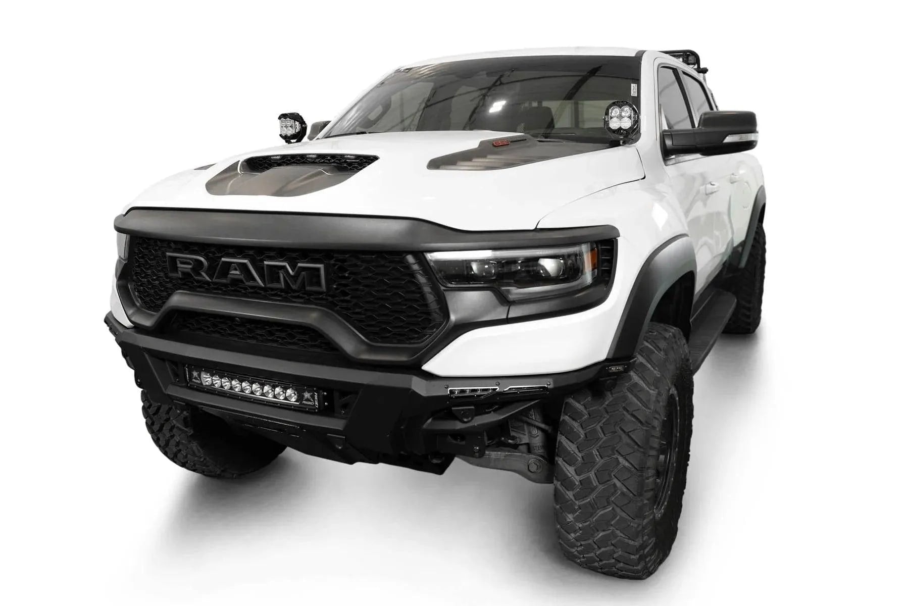 Кронштейны дополнительного света у передних стоек Dodge RAM 1500 TRX / RHO, Addictive Desert Designs — фото 2