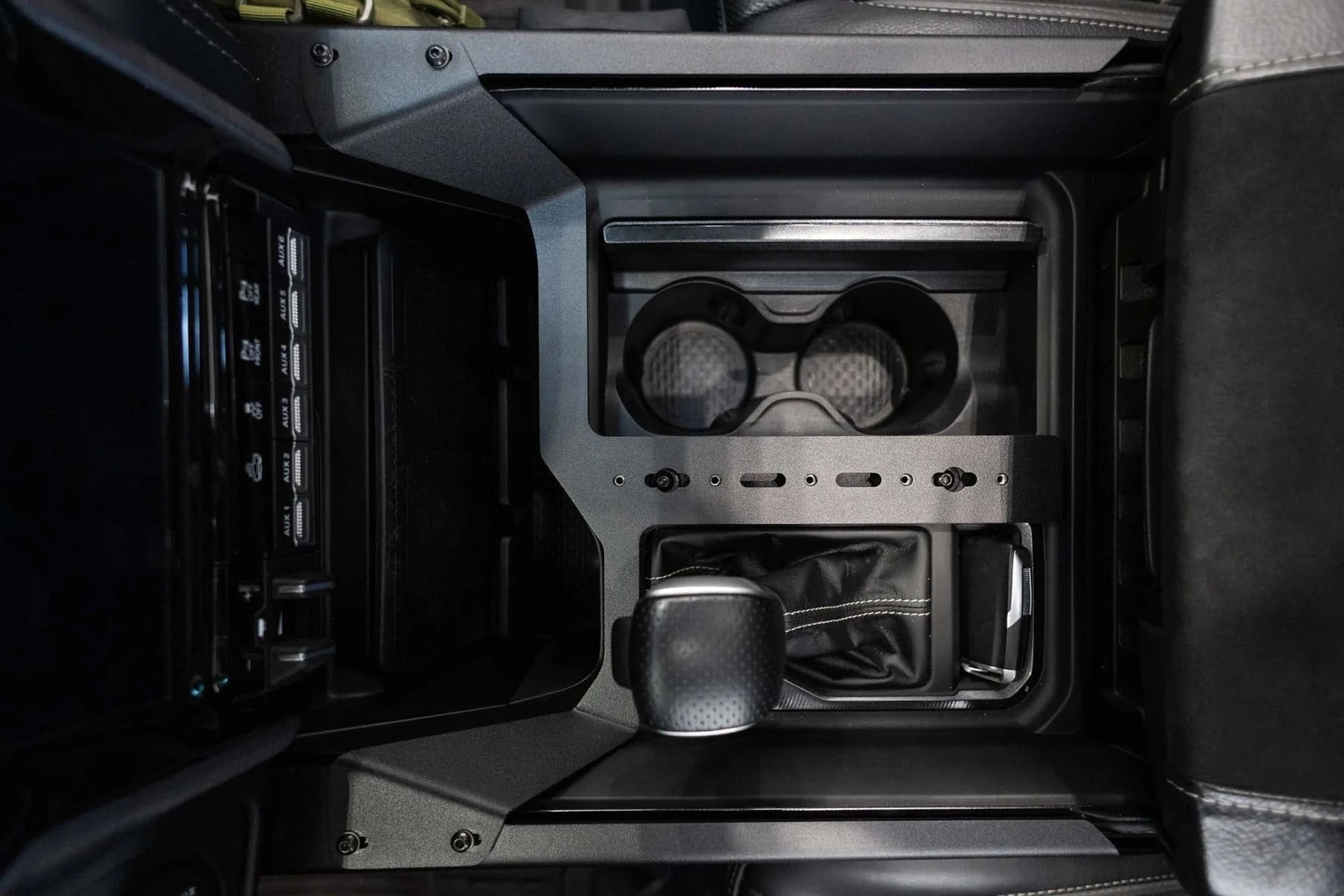 Панели MOLLE центральной консоли с мостиком для устройств, Dodge RAM 1500 TRX и RHO, Addictive Desert Designs — фото 5