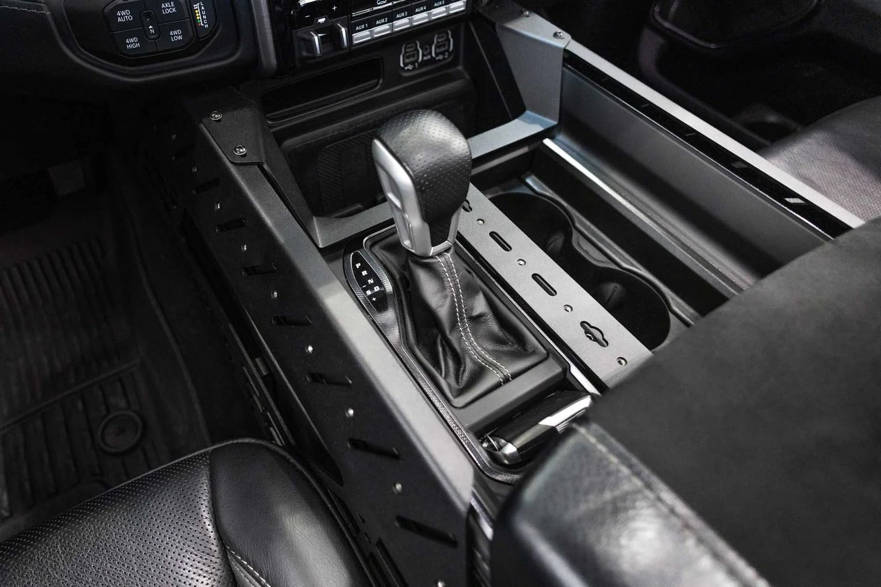 Панели MOLLE центральной консоли с мостиком для устройств, Dodge RAM 1500 TRX и RHO, Addictive Desert Designs — фото 6