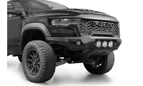 Передний силовой бампер Bomber для Dodge RAM 1500 RHO, под три фары Baja Designs LP6, Addictive Desert Designs — фото 1
