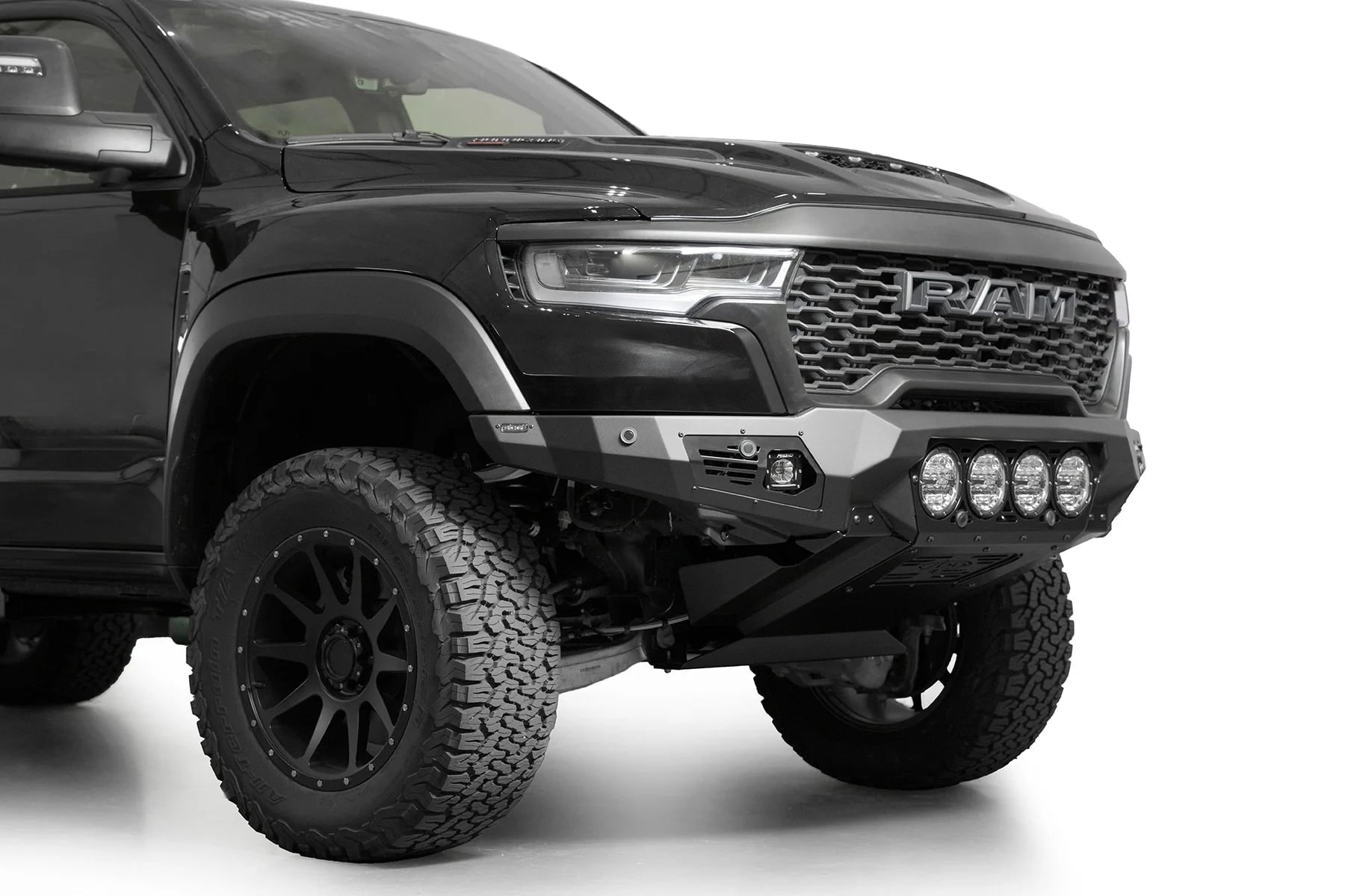 Передний силовой бампер Bomber для Dodge RAM 1500 RHO, под четыре фары RIGID 360, Addictive Desert Designs — фото 3
