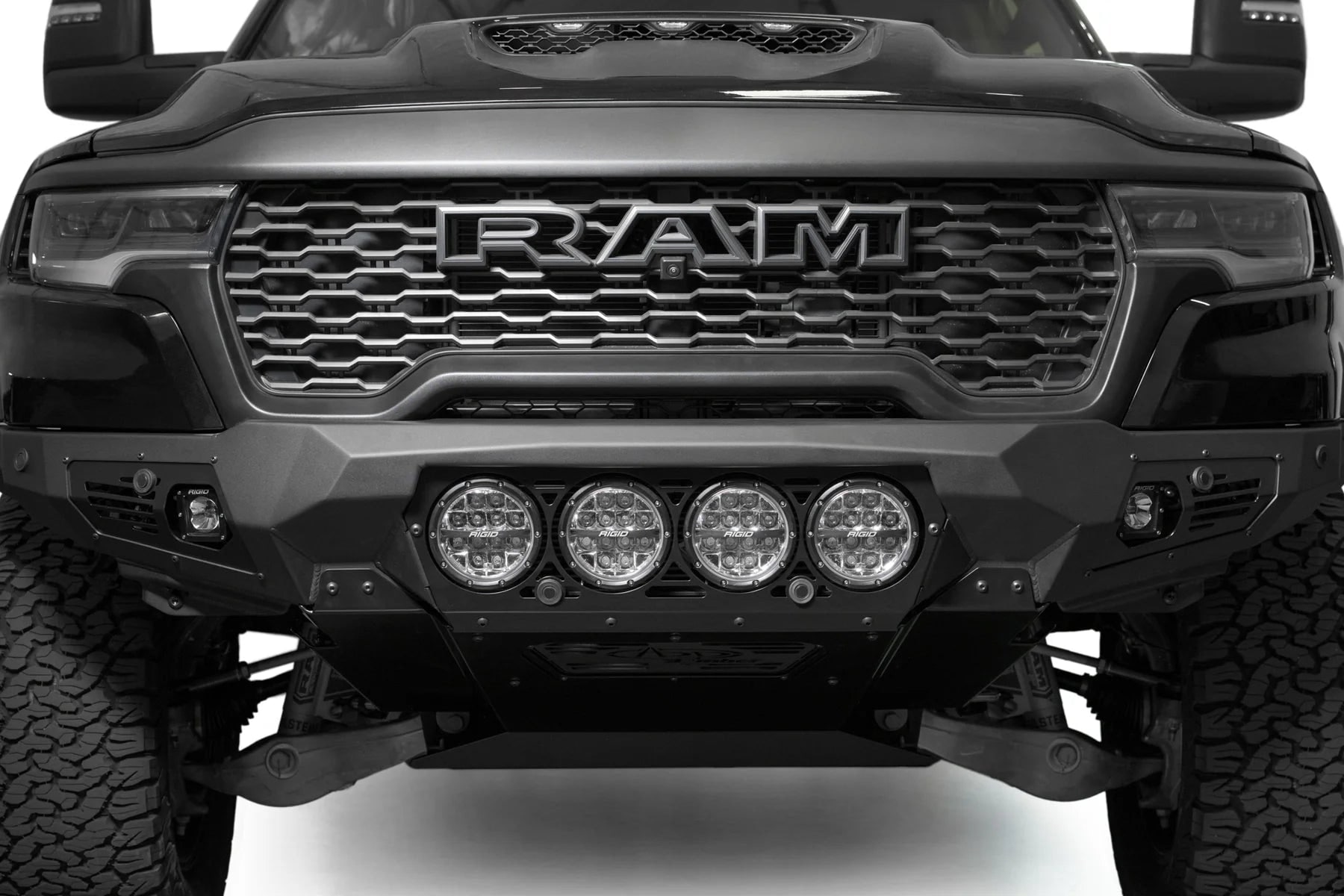 Передний силовой бампер Bomber для Dodge RAM 1500 RHO, под четыре фары RIGID 360, Addictive Desert Designs — фото 4
