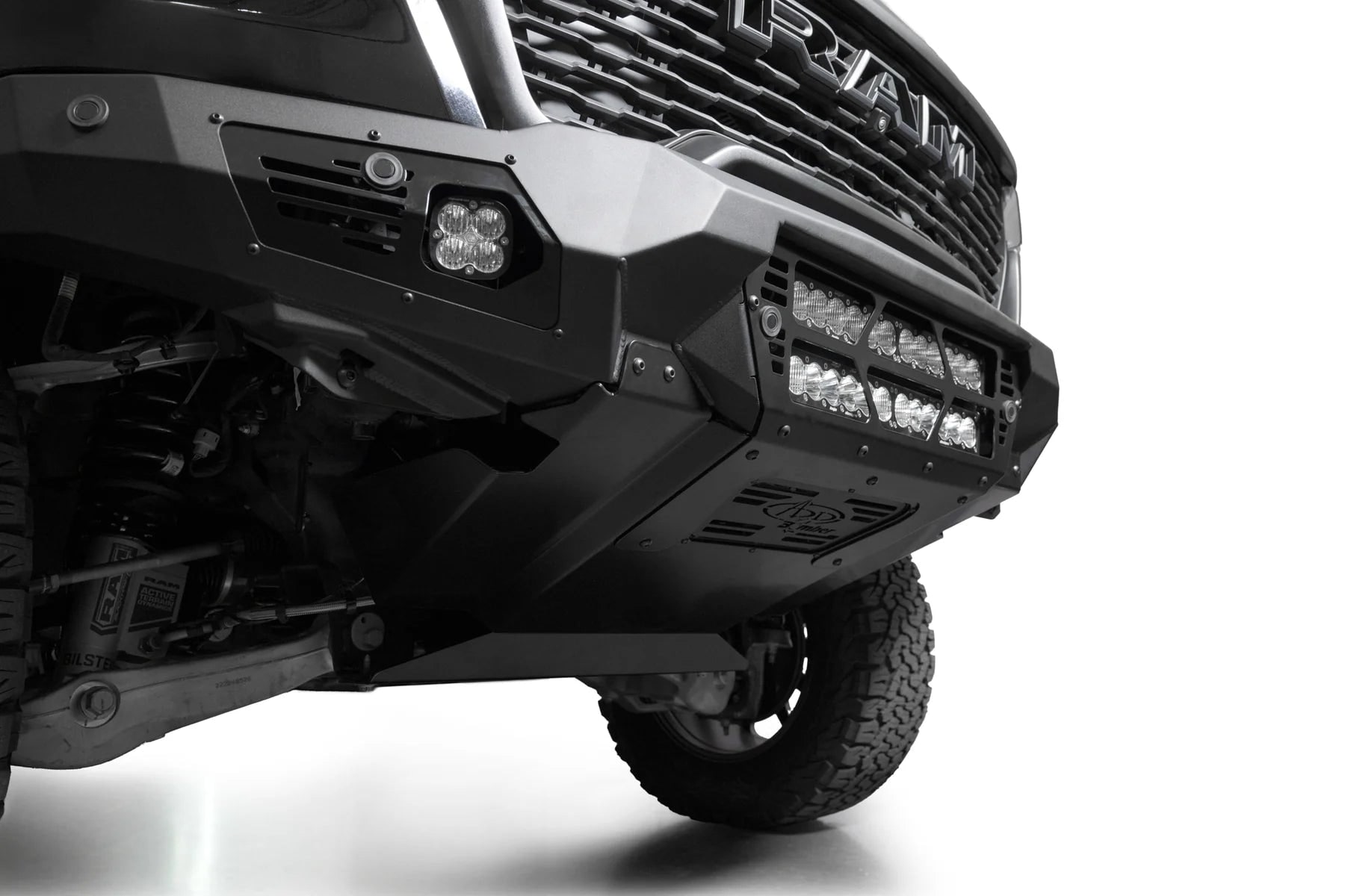 Передний силовой бампер Bomber для Dodge RAM 1500 RHO, под две световые балки 508 мм (20 дюймов), Addictive Desert Designs — фото 3