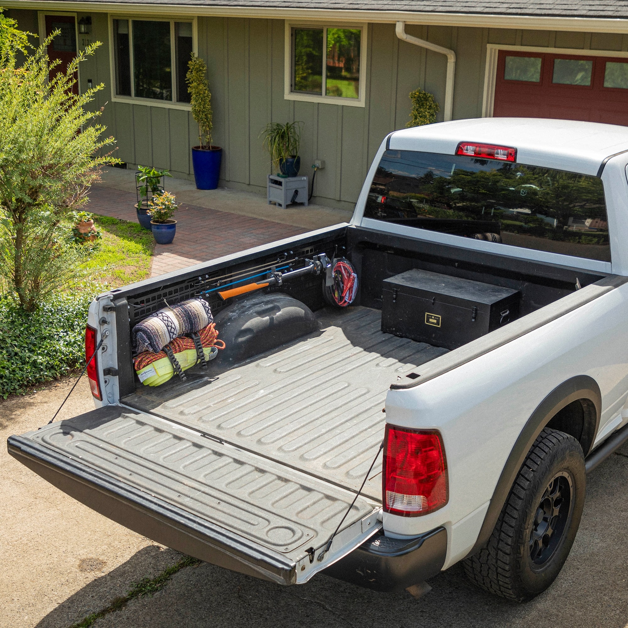 Комплект из четырёх панелей MOLLE для кузова 5′7″ Dodge RAM 1500 DT, левая и правая передние и задние панели с крепежом., Без дополнительного комплекта Stage 1., BuiltRight Industries — фото 3