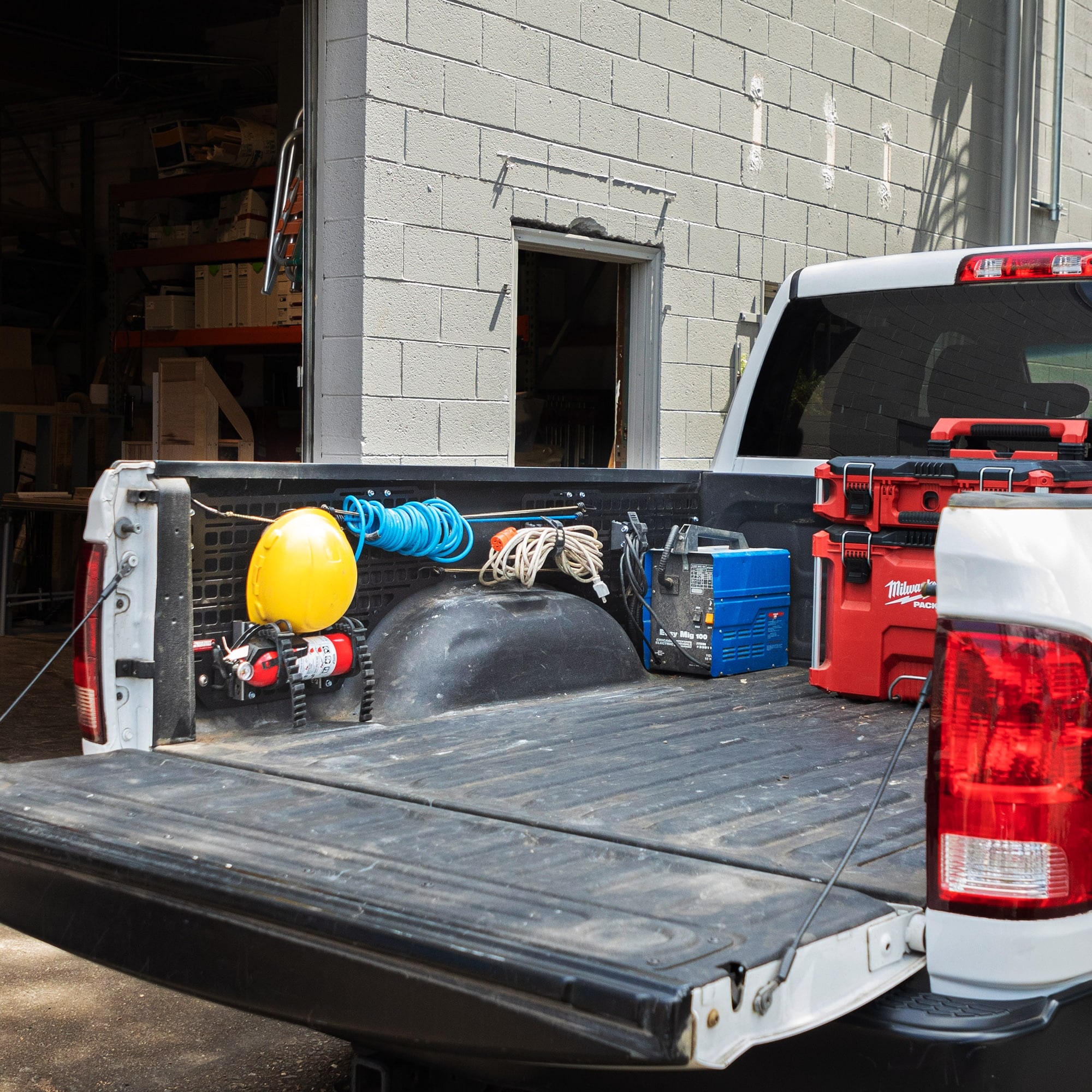 Комплект из четырёх панелей MOLLE для кузова 5′7″ Dodge RAM 1500 DT, левая и правая передние и задние панели с крепежом., Без дополнительного комплекта Stage 1., BuiltRight Industries — фото 4