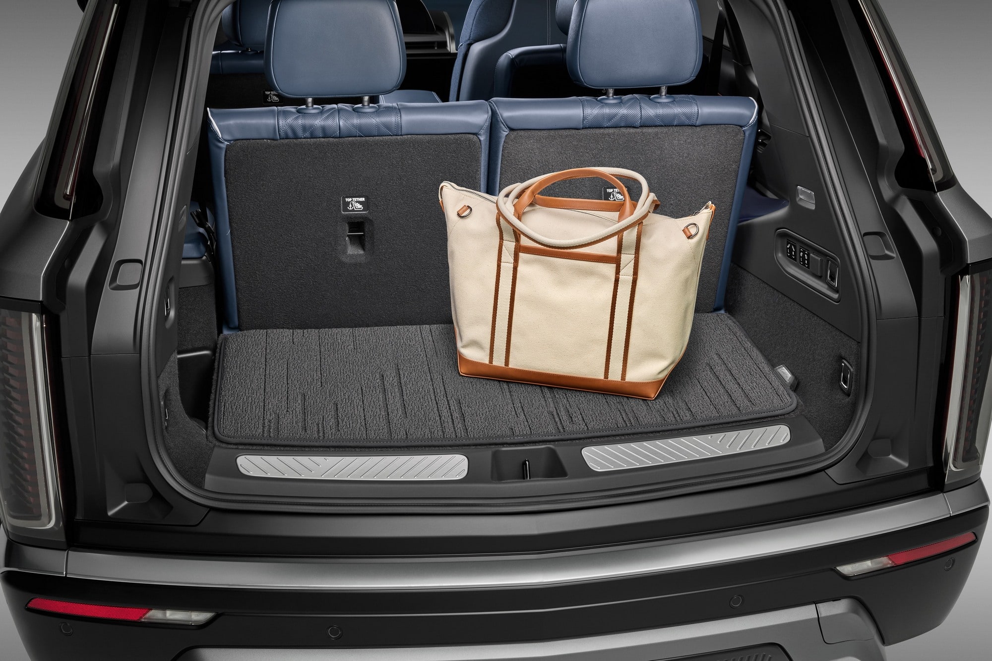 Коврик багажника текстильный для Cadillac VISTIQ I, чёрный Jet Black, GM — фото 5