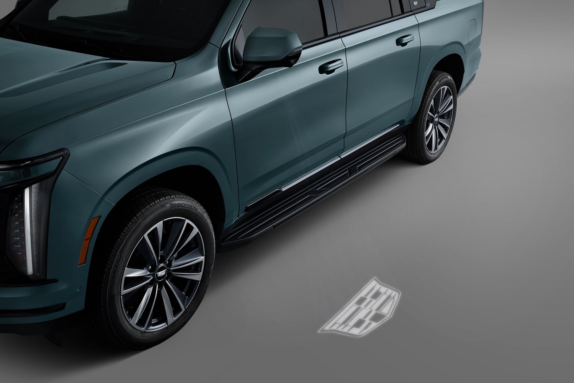 Проекционная подсветка зоны посадки для Cadillac Escalade / ESV V (2025–), V-Series, GM — фото 4