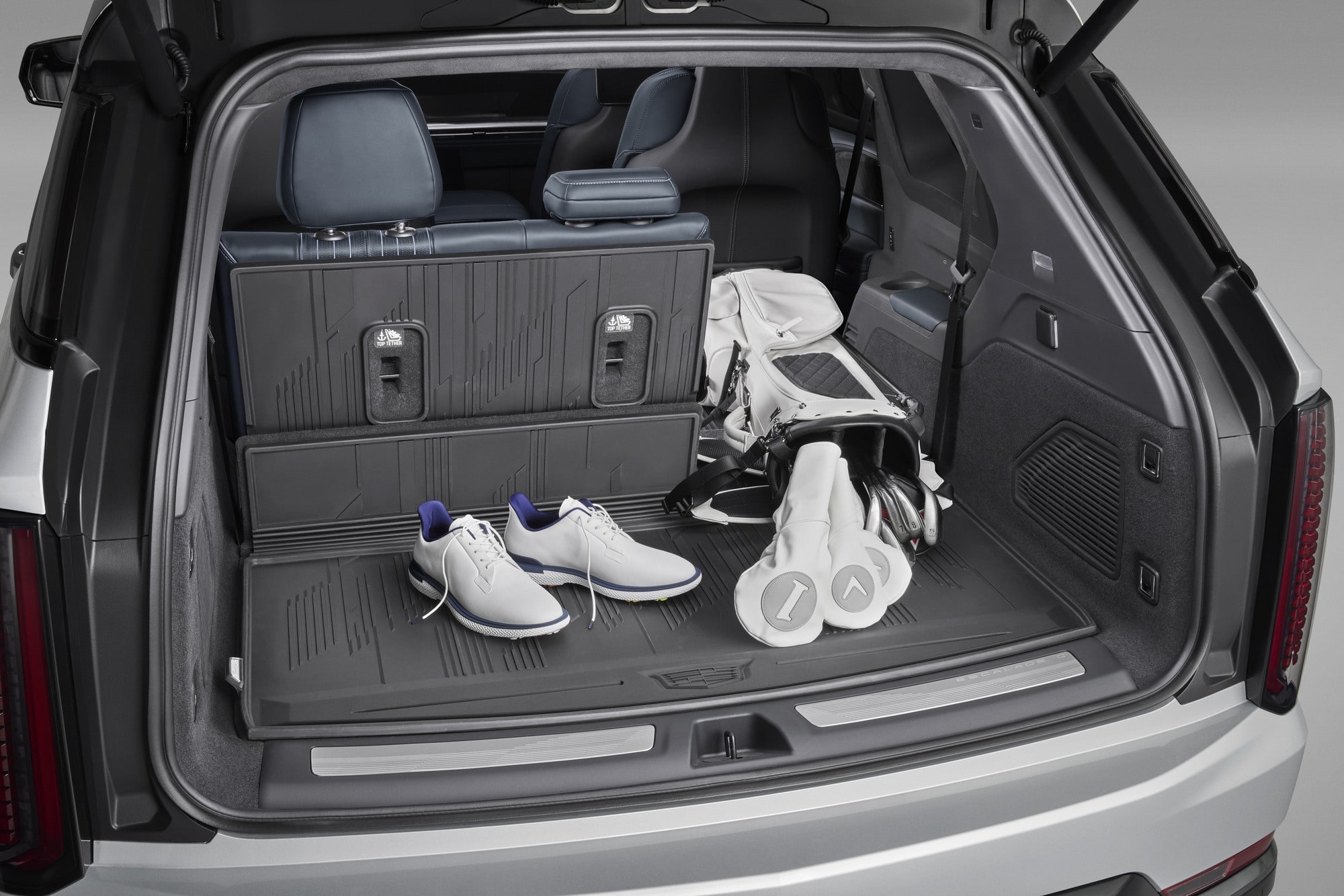 Защитное покрытие багажника для Cadillac Escalade IQ, чёрный Jet Black, GM — фото 3
