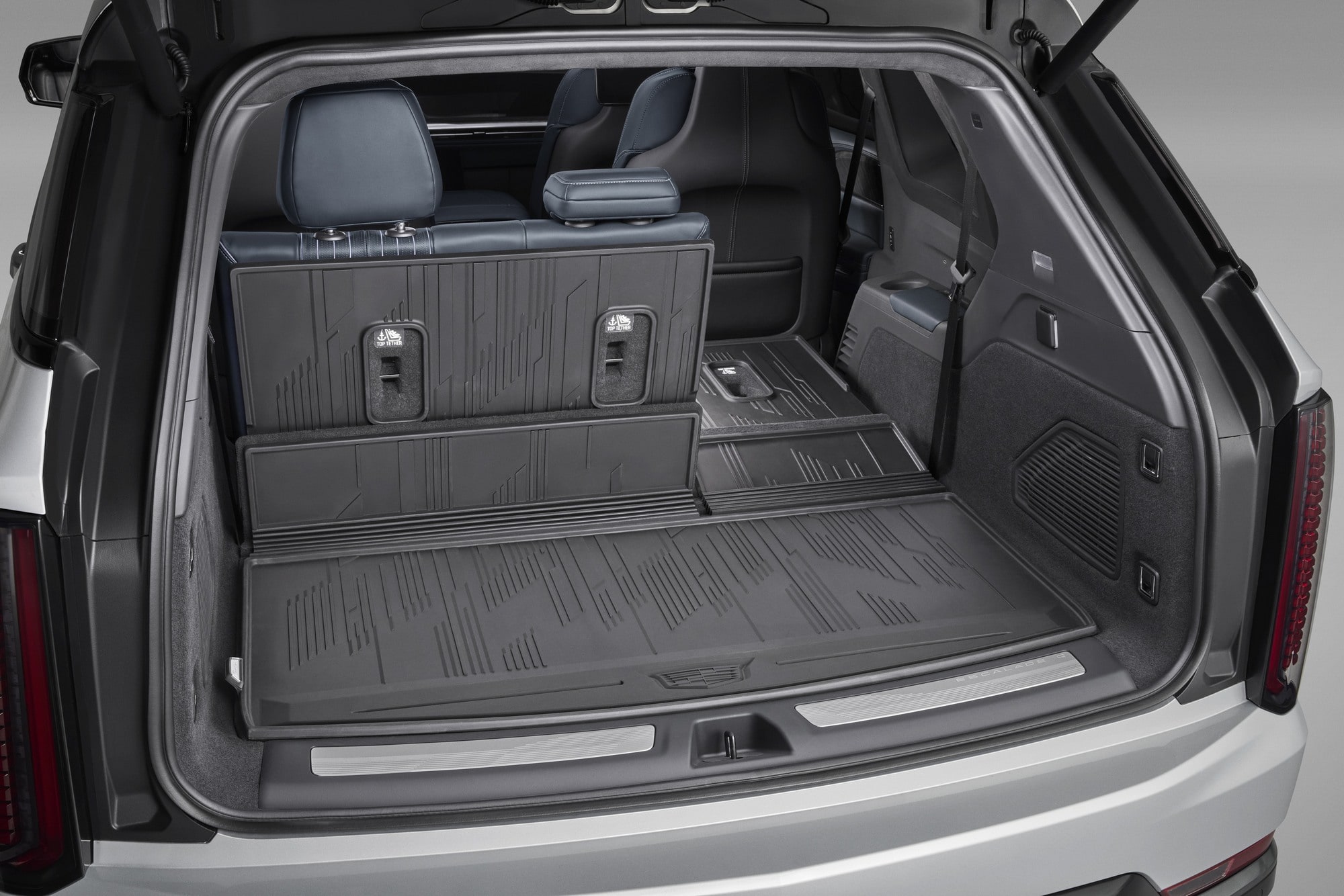 Защитное покрытие багажника для Cadillac Escalade IQ, чёрный Jet Black, GM — фото 4
