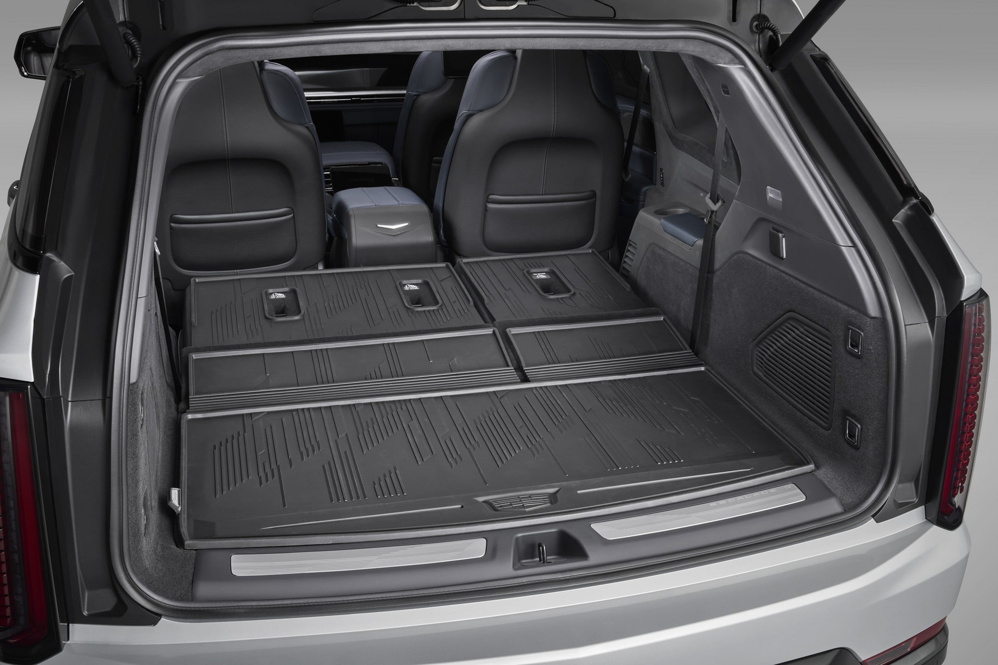 Защитное покрытие багажника для Cadillac Escalade IQ, чёрный Jet Black, GM — фото 5