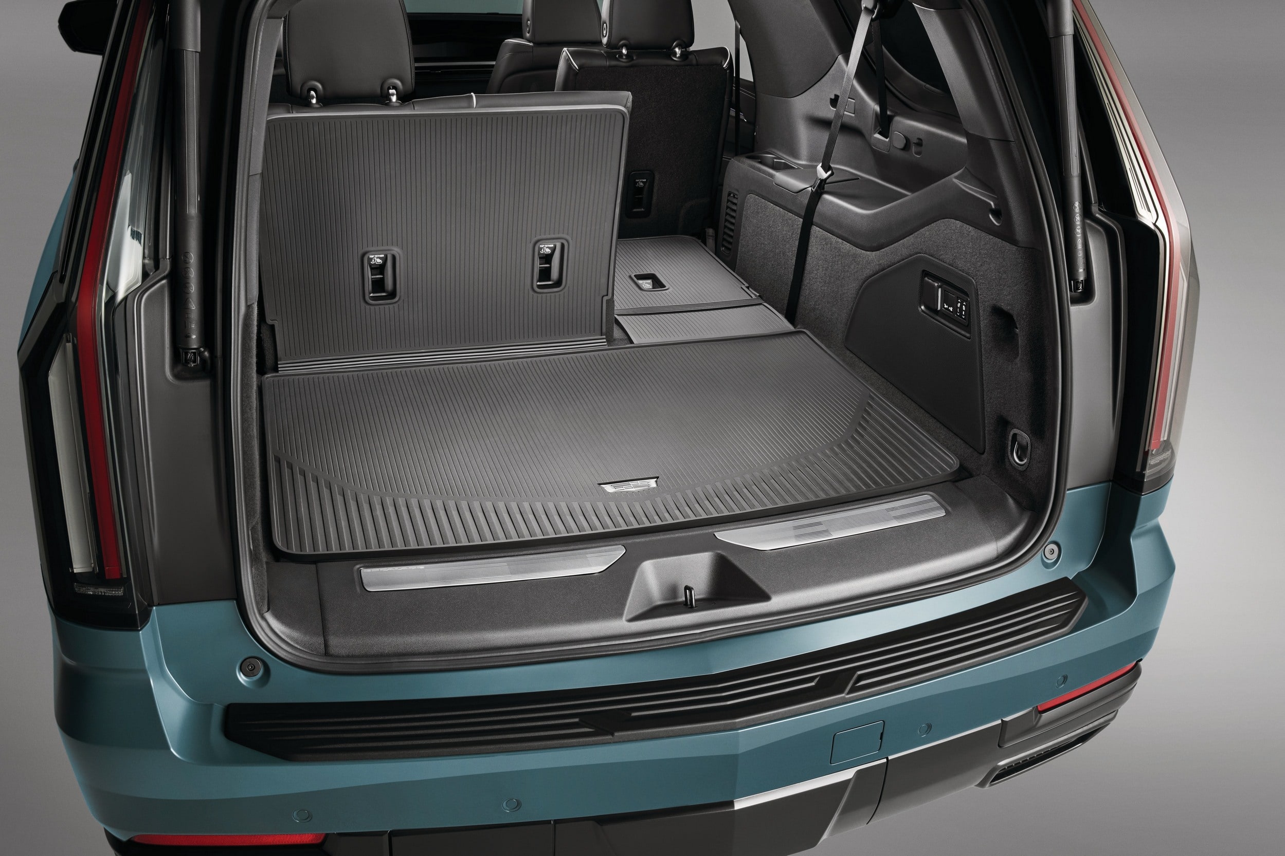 Защитное покрытие багажника для Cadillac Escalade ESV V, чёрный Jet Black, GM — фото 4