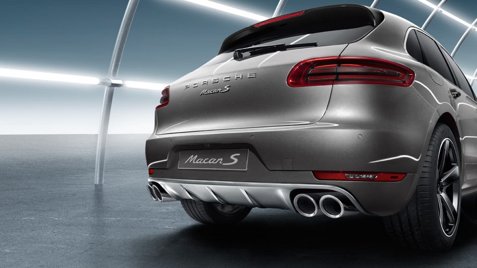 Декоративная накладка заднего бампера из нержавеющей стали для Porsche Cayenne 958 E2 II — фото 1