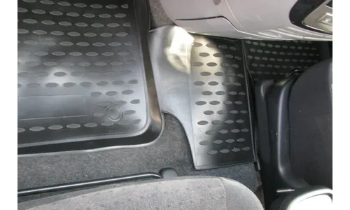 Коврики в салон TOYOTA Ipsum ACM 21W JDM, 05/2001–05/2007, 3 ряда, правый руль (полиуретан, бежевые) / Тойота Ипсум — фото 2