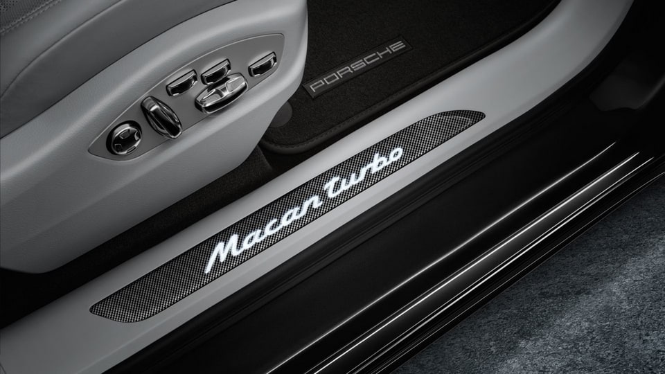 Карбоновые накладки порогов с подсветкой, «Macan turbo» для Porsche Macan 95B — фото 1