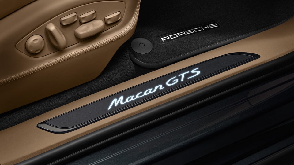 Чёрные накладки порогов из шлифованного алюминия с подсветкой, «Macan GTS» для Porsche Macan 95B (2019–2021), Macan 95B (2021–) — фото 1