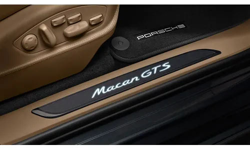 Чёрные накладки порогов из шлифованного алюминия с подсветкой, «Macan GTS» для Porsche Macan 95B (2019–2021), Macan 95B (2021–) — фото 1