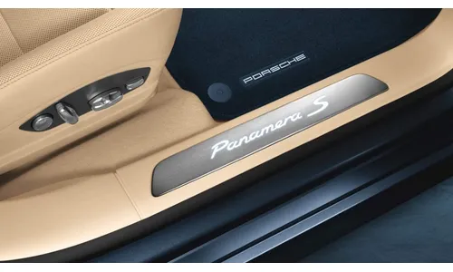 Накладки порогов из шлифованного алюминия с подсветкой, «Panamera S», 4 шт., с 2012 для Porsche Panamera 970, Panamera 970 рестайлинг — фото 1