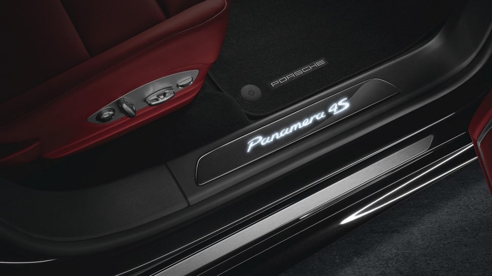 Карбоновые накладки порогов с подсветкой, «Panamera 4S», 4 шт. для Porsche Panamera 970 рестайлинг Executive — фото 1