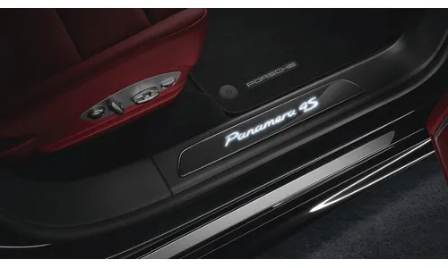 Карбоновые накладки порогов с подсветкой, «Panamera 4S», 4 шт. для Porsche Panamera 970 рестайлинг Executive — фото 1