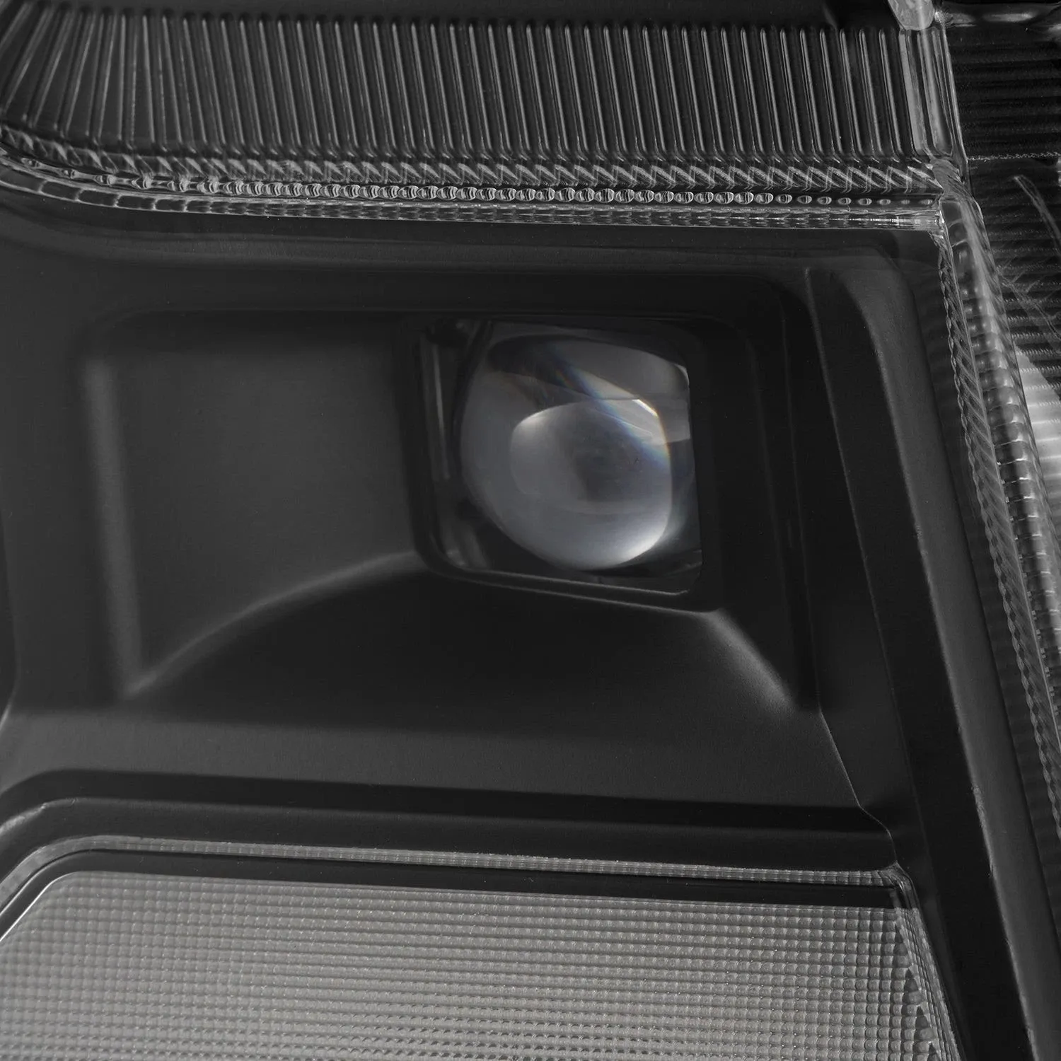 Фары проекторные светодиодные Black LUXX для Ford Ranger 2024–2026, AlphaRex — фото 5