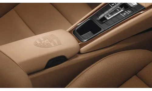 Кожаная крышка отсека центральной консоли с гербом, бежевый luxor beige для Porsche Boxster/Cayman 981, 911 991.1 — фото 1