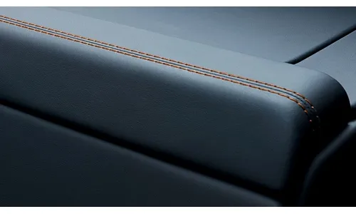 Чёрная декоративная панель багажного бокса салона, коричневая Cognac строчка для Porsche 911 992.2 GT3 — фото 1