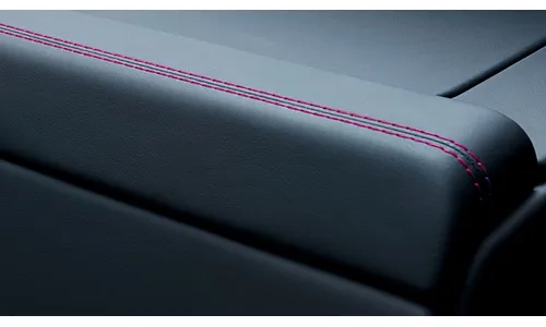 Чёрная декоративная панель багажного бокса салона, рубиновая Ruby Star Neo строчка для Porsche 911 992.2 GT3 — фото 1