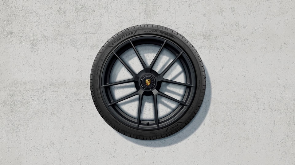 Комплект зимних колёс 20/21 дюймов, дизайн Carrera GTS, чёрный сатиновый, центральное крепление для Porsche 911 992.2 — фото 1