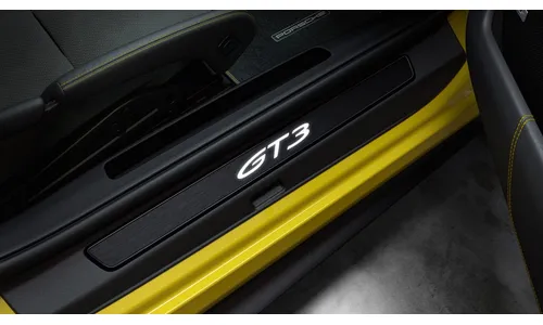 Чёрные накладки порогов из шлифованного алюминия с подсветкой, «GT3», 2 шт. для Porsche 911 992.1 GT3, 911 992.2 GT3 — фото 2