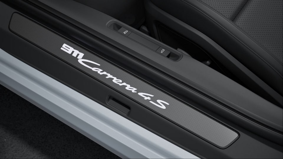 Накладки порогов с белой подсветкой, матовый карбон, Carrera 4S для Porsche 911 992.1, 911 992.2 — фото 1