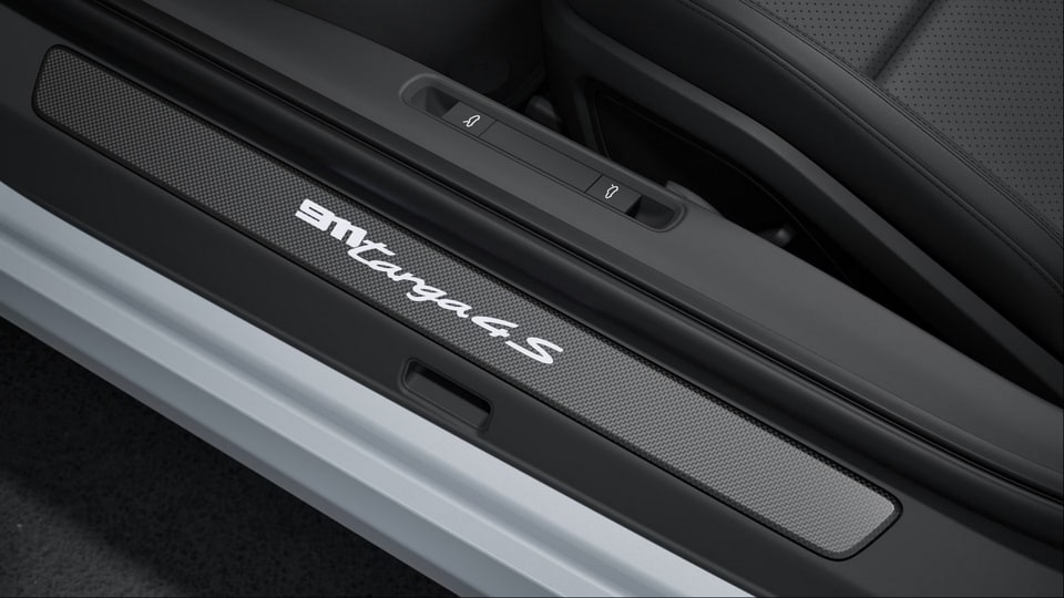 Накладки порогов с белой подсветкой, матовый карбон, targa 4S для Porsche 911 992.1 Targa, 911 992.2 Targa — фото 1