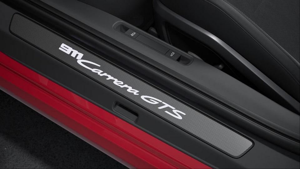 Накладки порогов с белой подсветкой, матовый карбон, 911 Carrera GTS для Porsche 911 992.1, 911 992.2 — фото 1