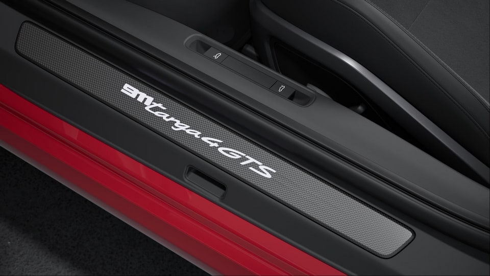 Накладки порогов с белой подсветкой, матовый карбон, 911 targa 4 GTS для Porsche 911 992.1 Targa, 911 992.2 Targa — фото 1