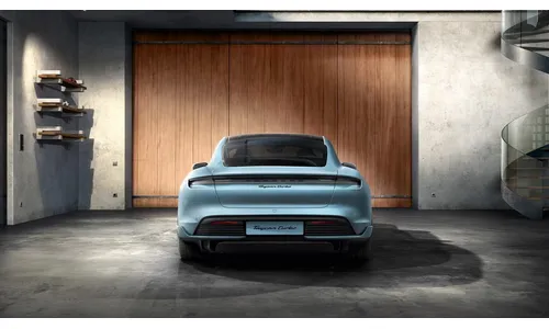 Задняя световая полоса с чёрной надписью для Porsche Taycan J1 — фото 1