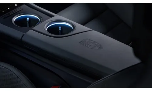 Чёрная крышка отсека центральной консоли с гербом для Porsche Taycan J1 — фото 1