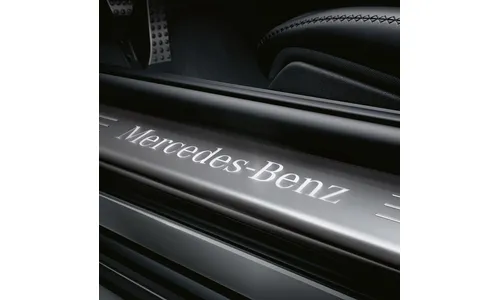Сменные накладки передних порогов надпись, серебристый / белый, 2 шт., Mercedes-Benz A-class 177 — фото 1
