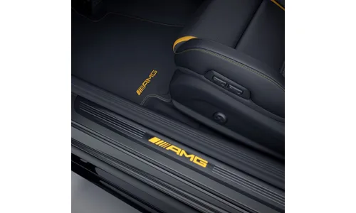 Накладка порога AMG с подсветкой, черная/желтая, Mercedes-Benz C-class C205 / E-class C238/A238 — фото 1