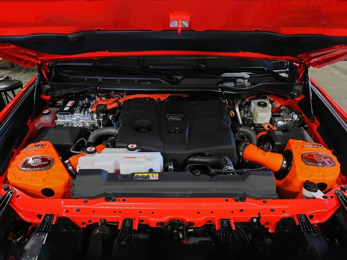 Система холодного впуска Momentum GT Orange Edition, с фильтрами Black Pro 5R для Toyota Tundra 2022–2026 V6-3.4L (tt), AFE Power — фото 3