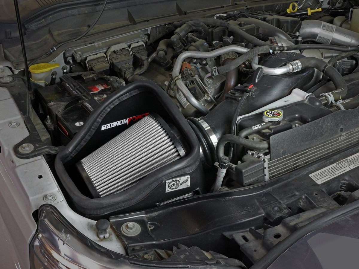 Система холодного впуска Magnum FORCE Stage-2, с фильтром Pro DRY S для Ford Diesel Trucks 2011–2016 V8-6.7L (td), AFE Power — фото 3