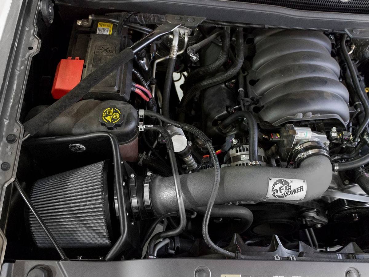 Система холодного впуска Magnum FORCE Stage-2, с фильтром Pro DRY S, серый фильтр для Chevrolet/GMC Silverado/Sierra 1500 2014–2019/ Tahoe/Suburban/Yukon/XL/Escalade 2015–2020 V8-5.3L/6.2L, AFE Power — фото 2